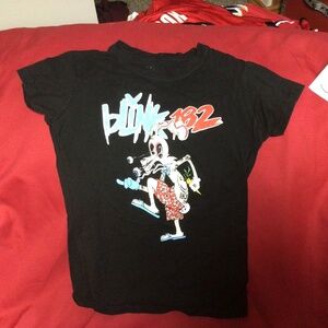 Ladies BLINK 182 concert tshirt